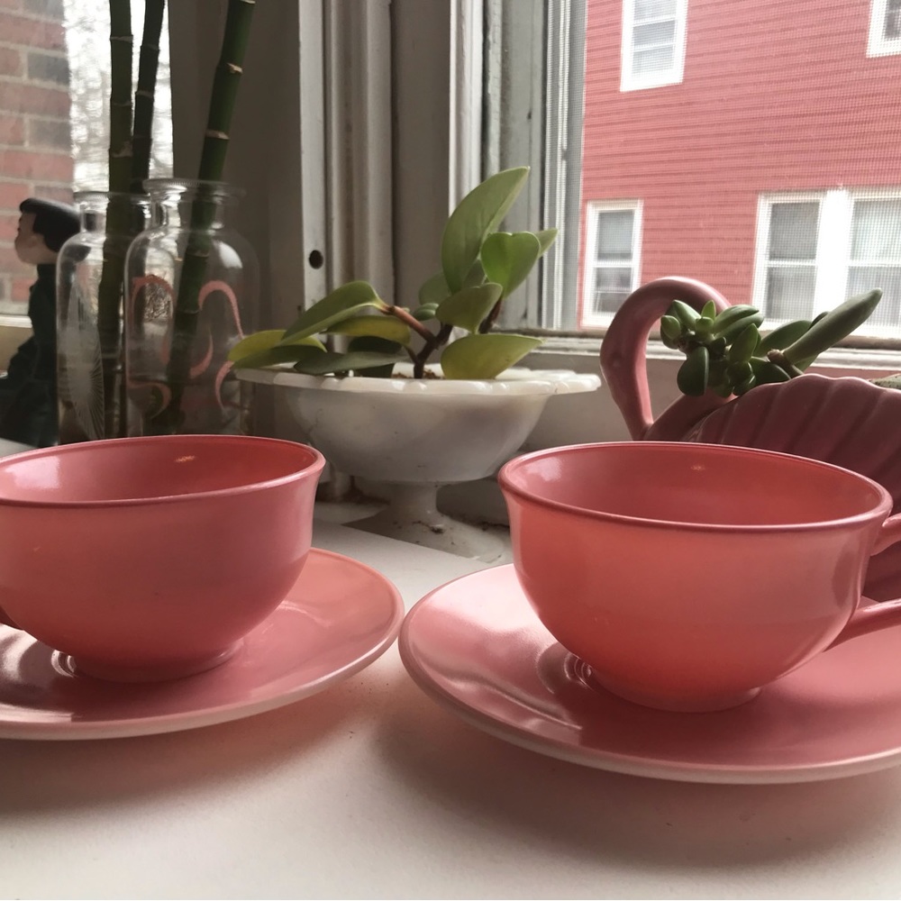 2 Vintage Hazel Atlas Moderntone Platonite Coffee Tea Cups & Saucers Pink